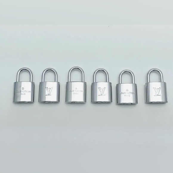 Louis Vuitton Silver Lock and Key ~ RARE! 🔓🔑 Necklace Charm or Adorn Handbag - Picture 15 of 16